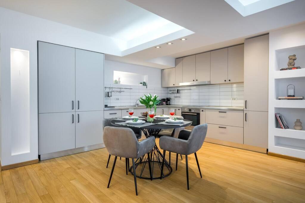 Apartament Superb River Views 1br + Parking