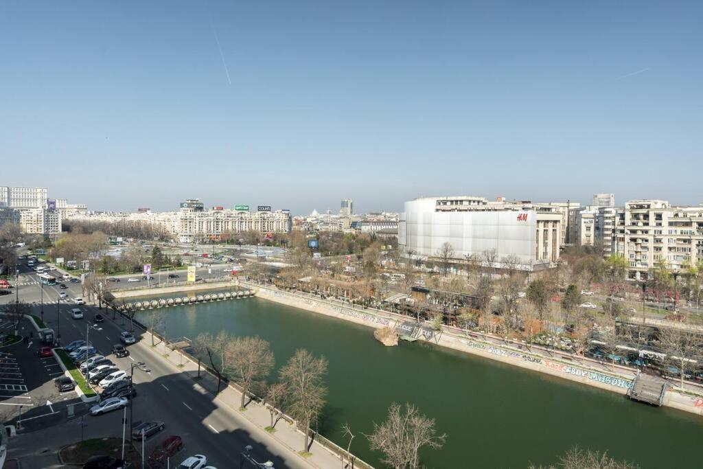 Apartament Superb River Views 1br + Parking Bucureşti